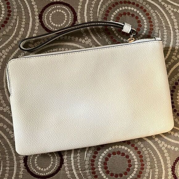 COACH CORNER ZIP WRISTLET - Picture 4 of 5